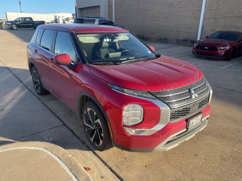 Used 2024 Mitsubishi Outlander SE image 4