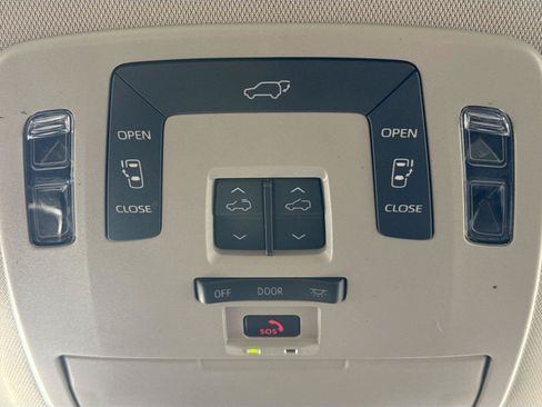 Certified 2024 Toyota Sienna XLE FWD image 22