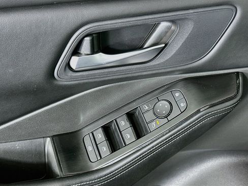 Used 2025 Nissan Rogue SV FWD image 15