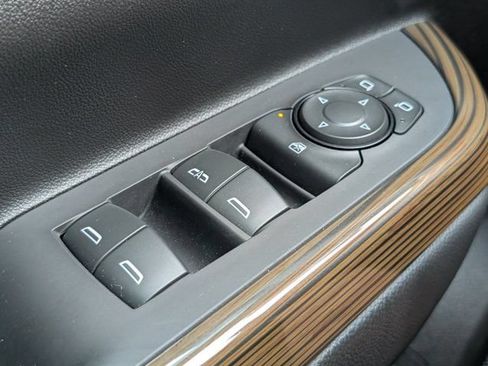 Used 2023 GMC Acadia SLE w/ Driver Convenience Package FWD image 22