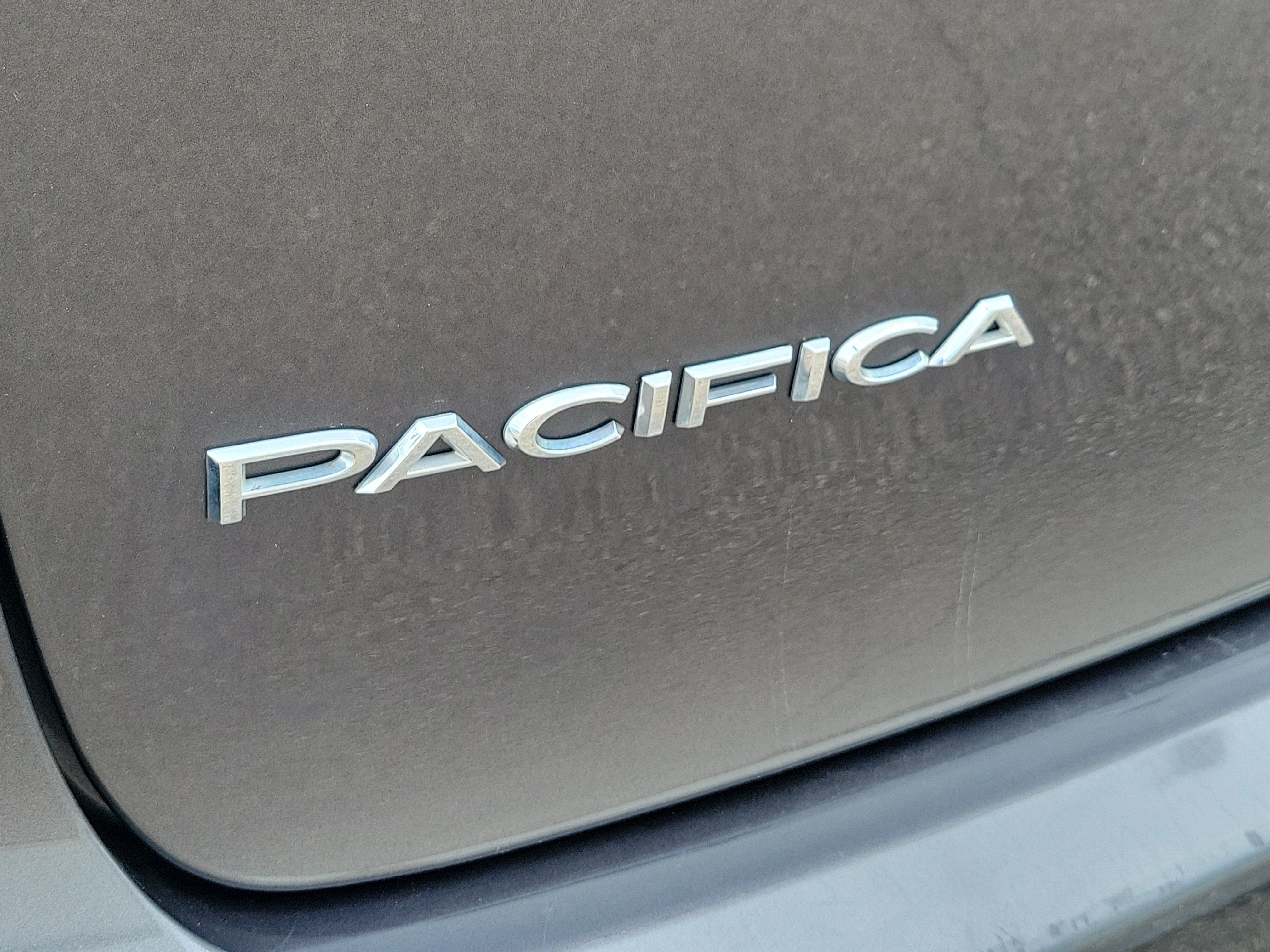 Used 2019 Chrysler Pacifica Limited FWD image 6
