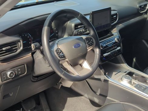 Used 2022 Ford Explorer Limited w/ Equipment Group 301A image 13