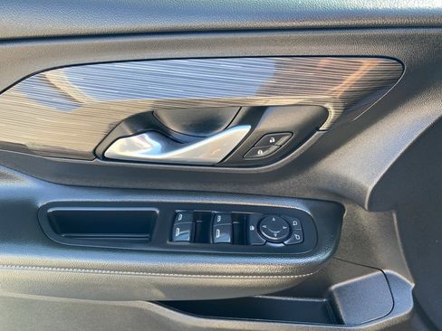 Used 2024 GMC Terrain SLE image 24