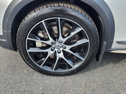 Used 2019 Volvo V90 T6 Cross Country image 22