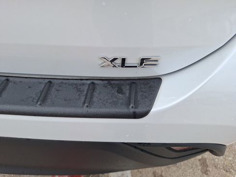 Used 2022 Toyota Highlander XLE image 12