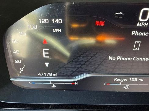 Used 2023 GMC Yukon Denali Ultimate w/ LPO, Floor Liner Package AWD/4WD image 5