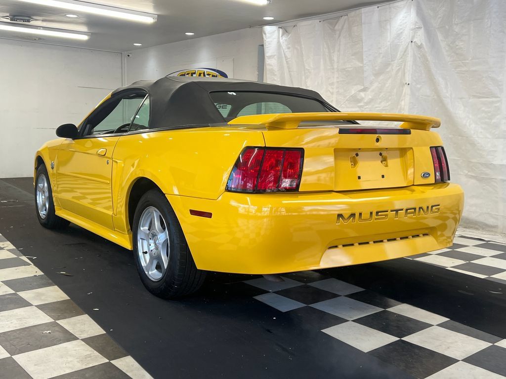 Used 2004 Ford Mustang Convertible RWD image 11