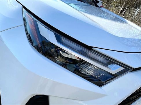 Certified 2025 Toyota RAV4 XLE image 28