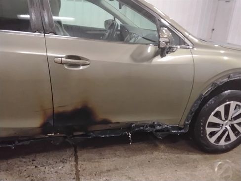 Used 2022 Subaru Outback Premium image 17