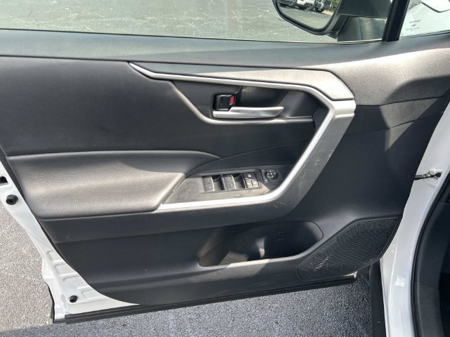 Used 2025 Toyota RAV4 XLE AWD/4WD image 22