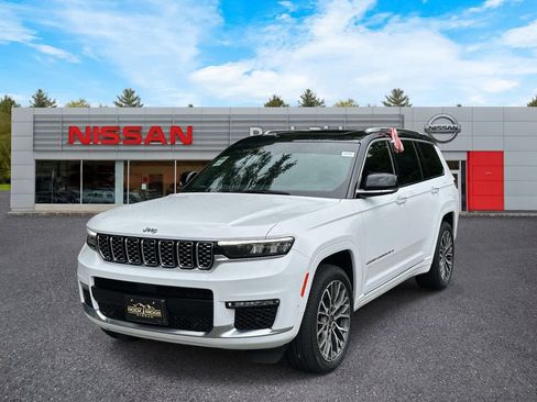 Used 2023 Jeep Grand Cherokee L Summit AWD/4WD image 2