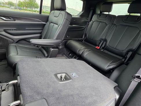 New 2025 Jeep Grand Cherokee L Limited w/ Black Appearance Package image 21