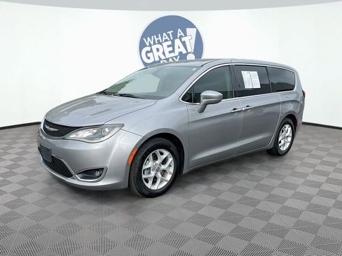 Used 2018 Chrysler Pacifica Touring Plus w/ Tire & Wheel Group FWD image 1