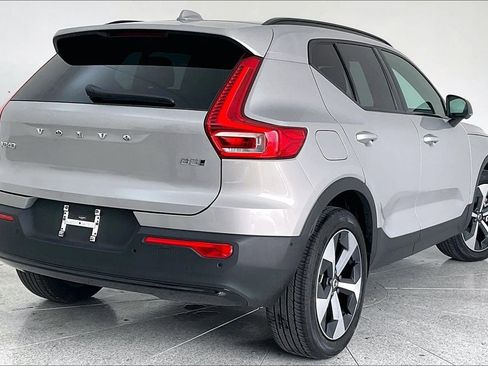 Certified 2025 Volvo XC40 B5 Plus image 2
