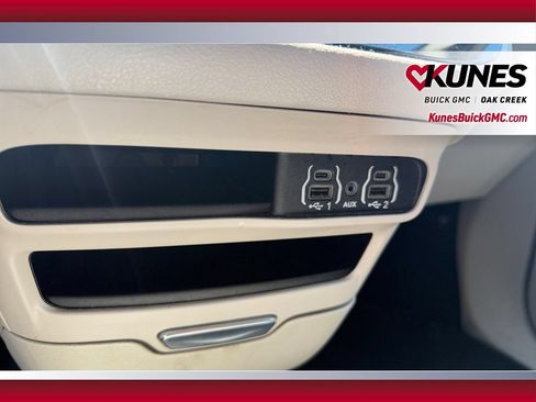 Used 2024 Chrysler Pacifica Touring-L FWD image 34