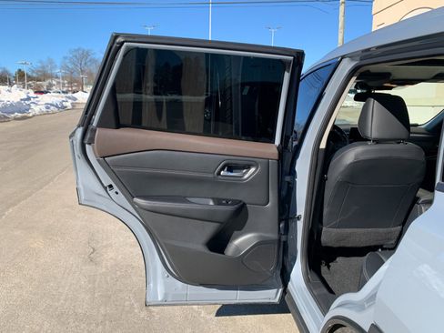 Used 2023 Nissan Rogue SL image 26