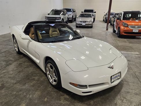 Used 2004 Chevrolet Corvette Coupe w/ Roof Package RWD image 11