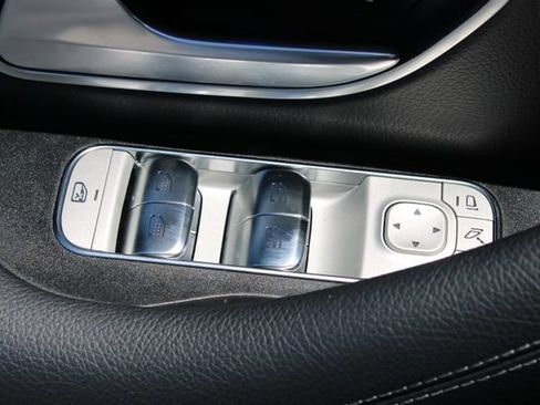 Used 2025 Mercedes-Benz GLS 580 4MATIC image 16