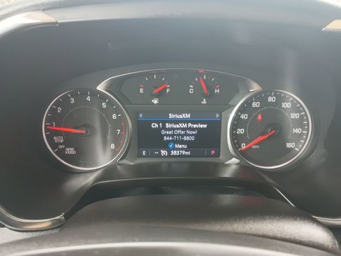 Used 2025 Chevrolet Blazer LT FWD image 2