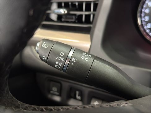 Used 2023 GMC Acadia Denali w/ Black Diamond Edition AWD/4WD image 26