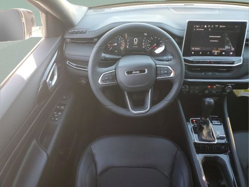 Certified 2025 Jeep Compass Latitude w/ Altitude Special Edition AWD/4WD image 9
