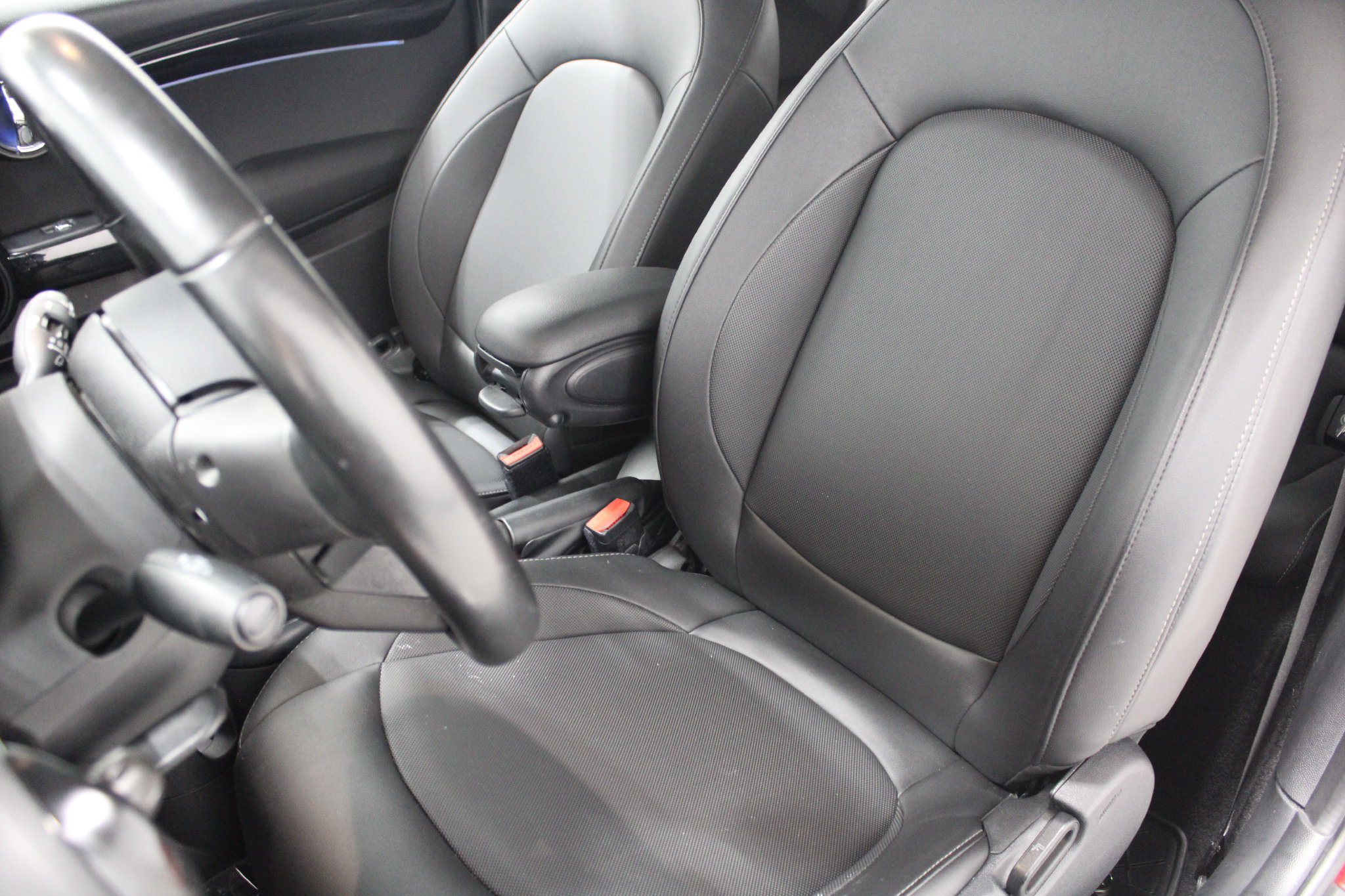 Used 2023 MINI Cooper 2-Door Hardtop FWD image 15