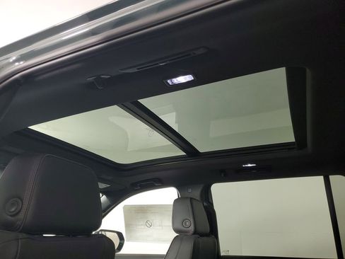 New 2026 Chevrolet Suburban RST image 17