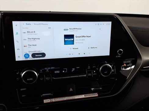 Used 2025 Toyota Highlander Limited image 20