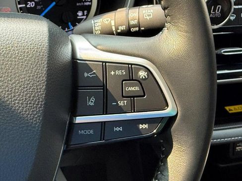 Used 2025 Toyota Highlander XLE AWD/4WD image 22
