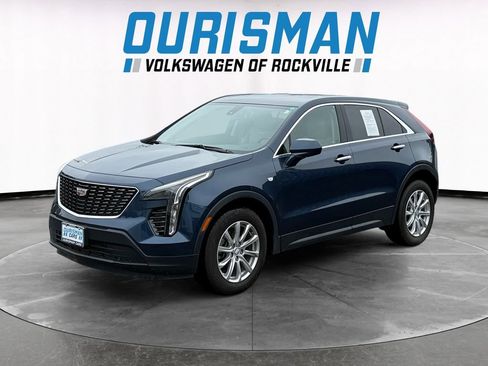 Used 2019 Cadillac XT4 Luxury w/ Cold Weather Package FWD image 2