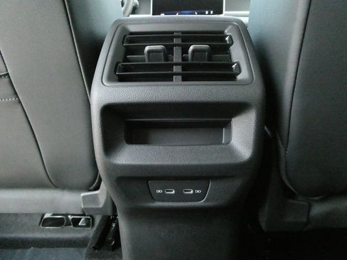 New 2025 Volkswagen Tiguan SE image 34