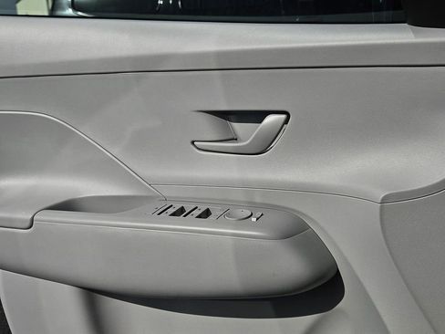 Used 2025 Hyundai Kona SEL image 24