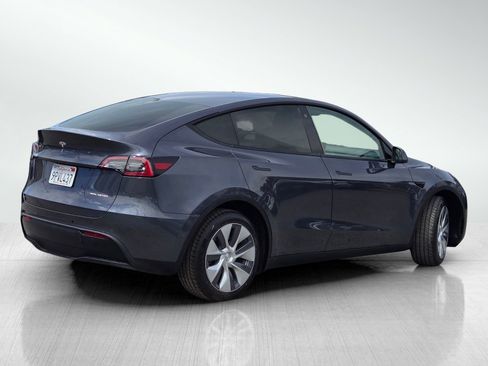 Used 2022 Tesla Model Y Long Range AWD/4WD image 4