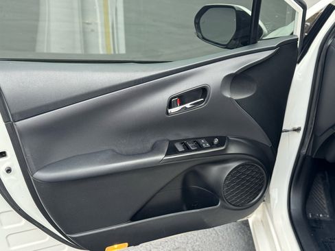 Used 2019 Toyota Prius L Eco image 10