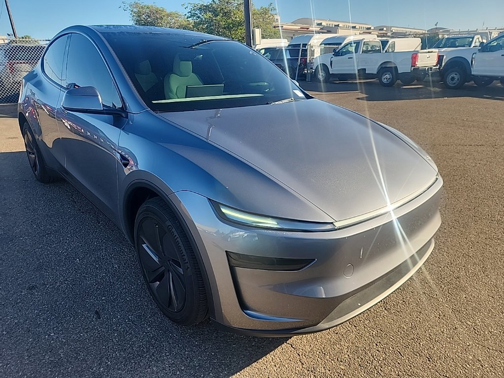 Used 2026 Tesla Model Y Long Range RWD image 1