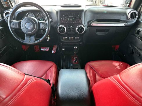 Used 2017 Jeep Wrangler Unlimited Sahara AWD/4WD image 25