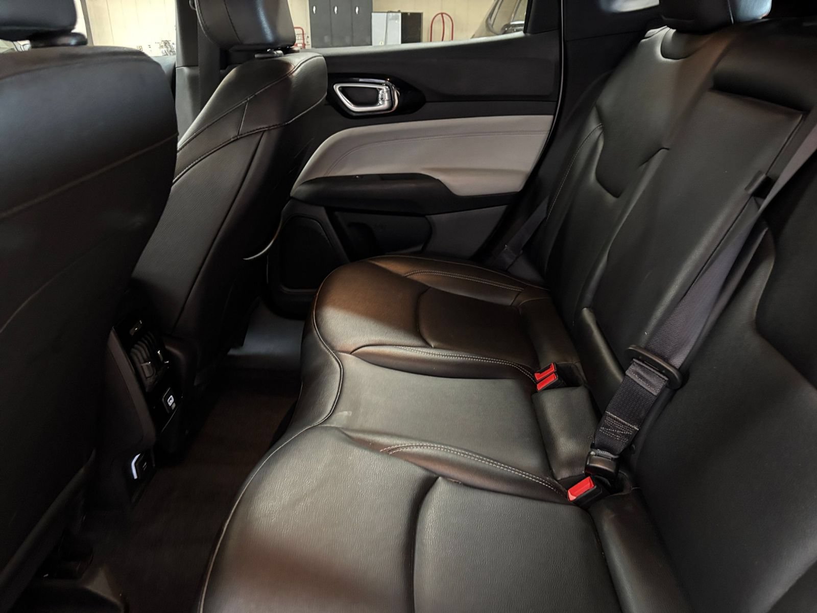 Used 2025 Jeep Compass Limited AWD/4WD image 26