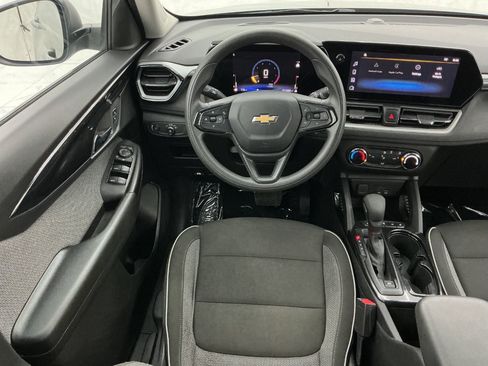 Used 2024 Chevrolet TrailBlazer LS FWD image 30