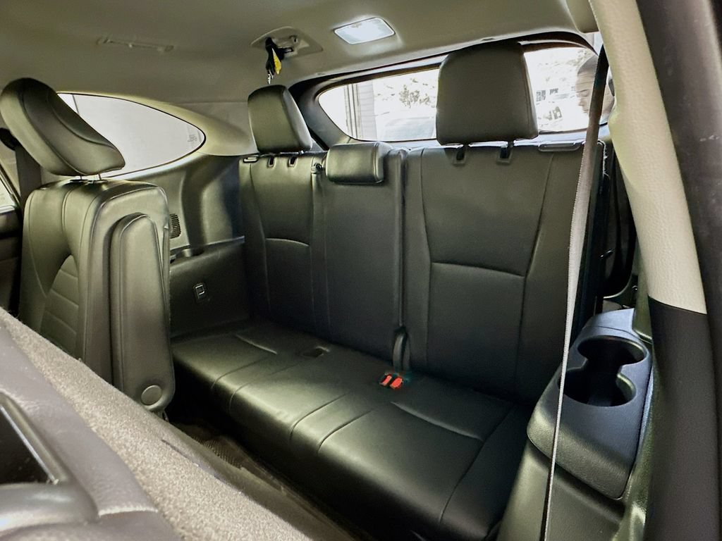 Used 2024 Toyota Highlander XLE FWD image 27