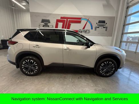 Used 2025 Nissan Rogue SL w/ Tech Package image 2