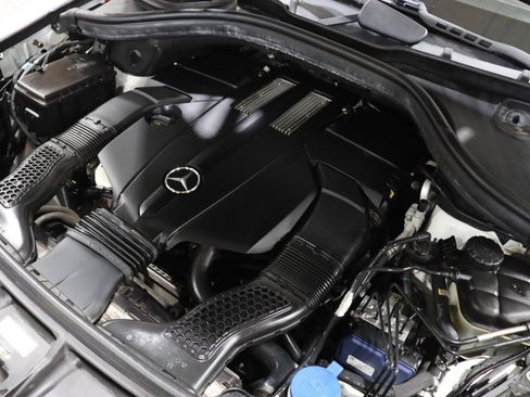 Used 2016 Mercedes-Benz GL 450 4MATIC w/ Premium I Package image 17