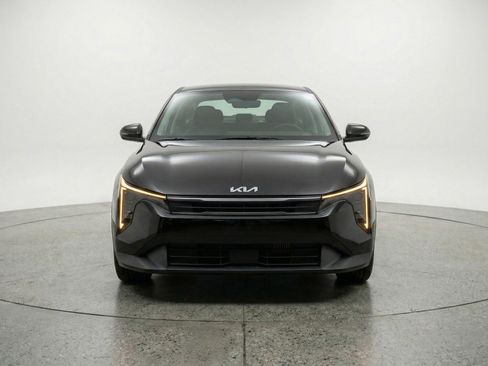 Used 2025 Kia K4 LXS image 2