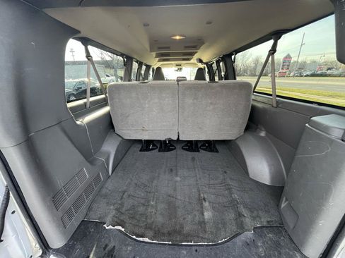 Used 2019 Chevrolet Express 3500 LT w/ LT Preferred Equipment Group image 32