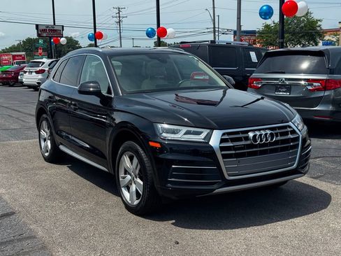 Used 2019 Audi Q5 2.0T Premium Plus w/ Premium Plus Package AWD/4WD image 3