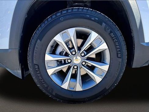 Used 2025 Chevrolet Equinox LT w/ Convenience Package II image 9