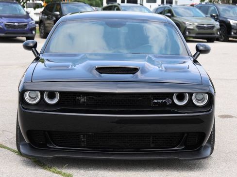 Used 2017 Dodge Challenger SRT Hellcat RWD image 2