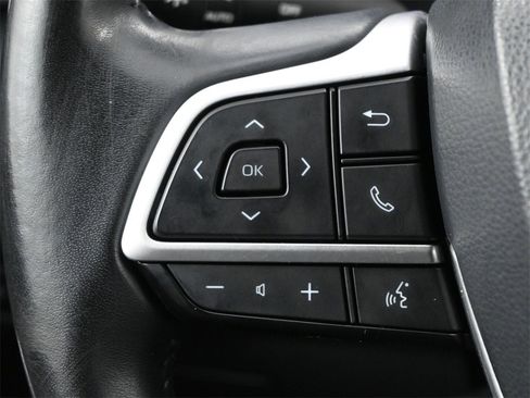 Used 2022 Toyota Highlander XLE image 6