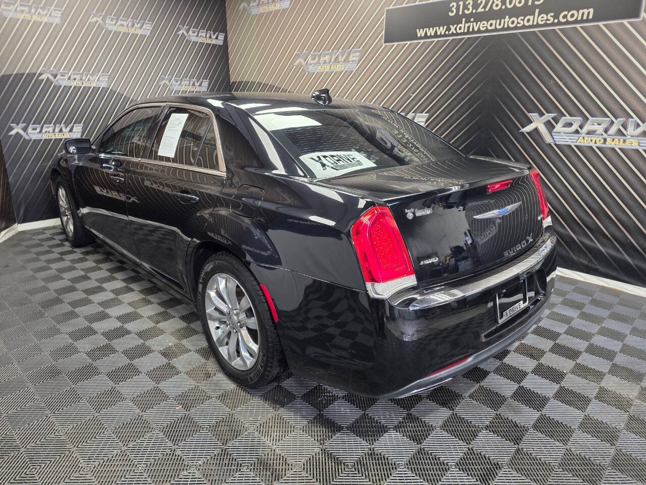 Used 2018 Chrysler 300 Touring L AWD/4WD image 11