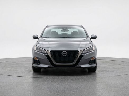 Used 2025 Nissan Altima 2.5 SV image 2