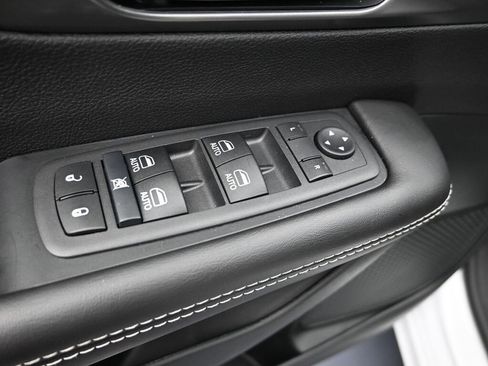 New 2026 Chrysler Pacifica Select image 12